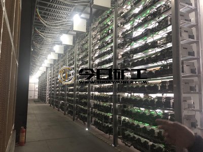 Mining farm with rows of optimally cooled mining rigs in Quebec
