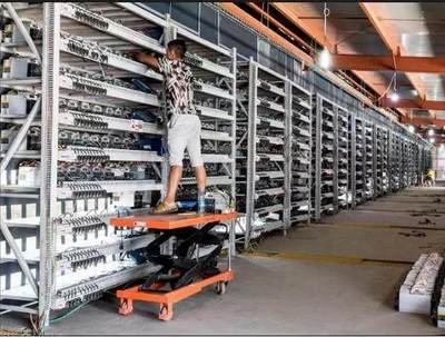 Smart cooling pods deployed in a mining farm