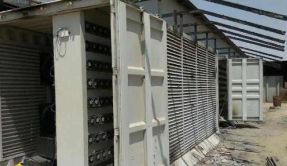 ASIC mining rig working efficiently in a controlled environment